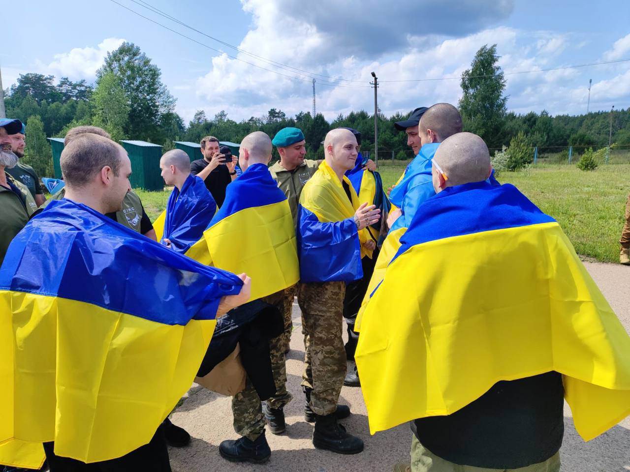 Наші вдома: Зеленський про особливості повернення українців з російського полону  - фото 4